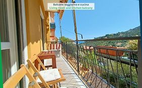 Luminoso appartamento con vista mare!